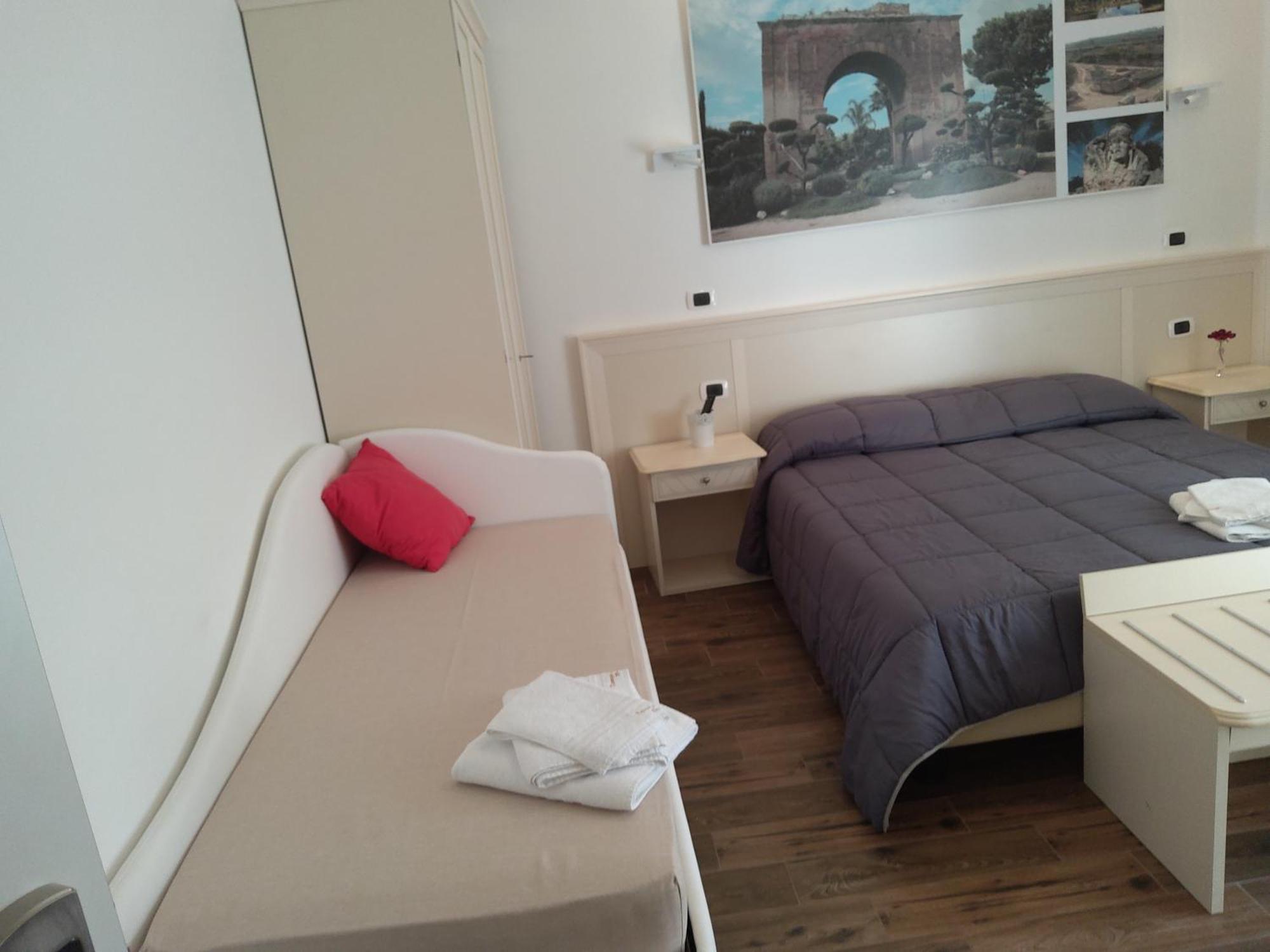 Domus Al Corso Con Servizio B&B คาโนซา ดิ พูเจลีย ภายนอก รูปภาพ