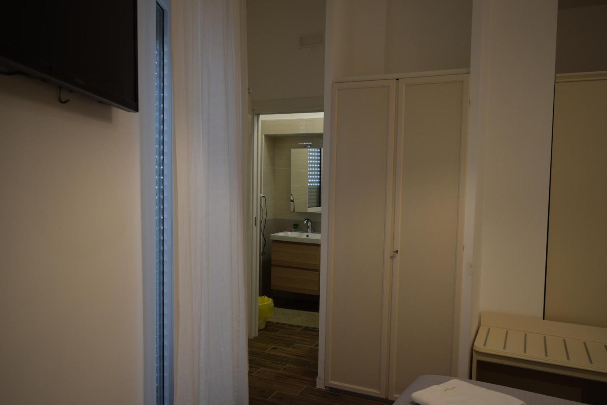 Domus Al Corso Con Servizio B&B คาโนซา ดิ พูเจลีย ภายนอก รูปภาพ