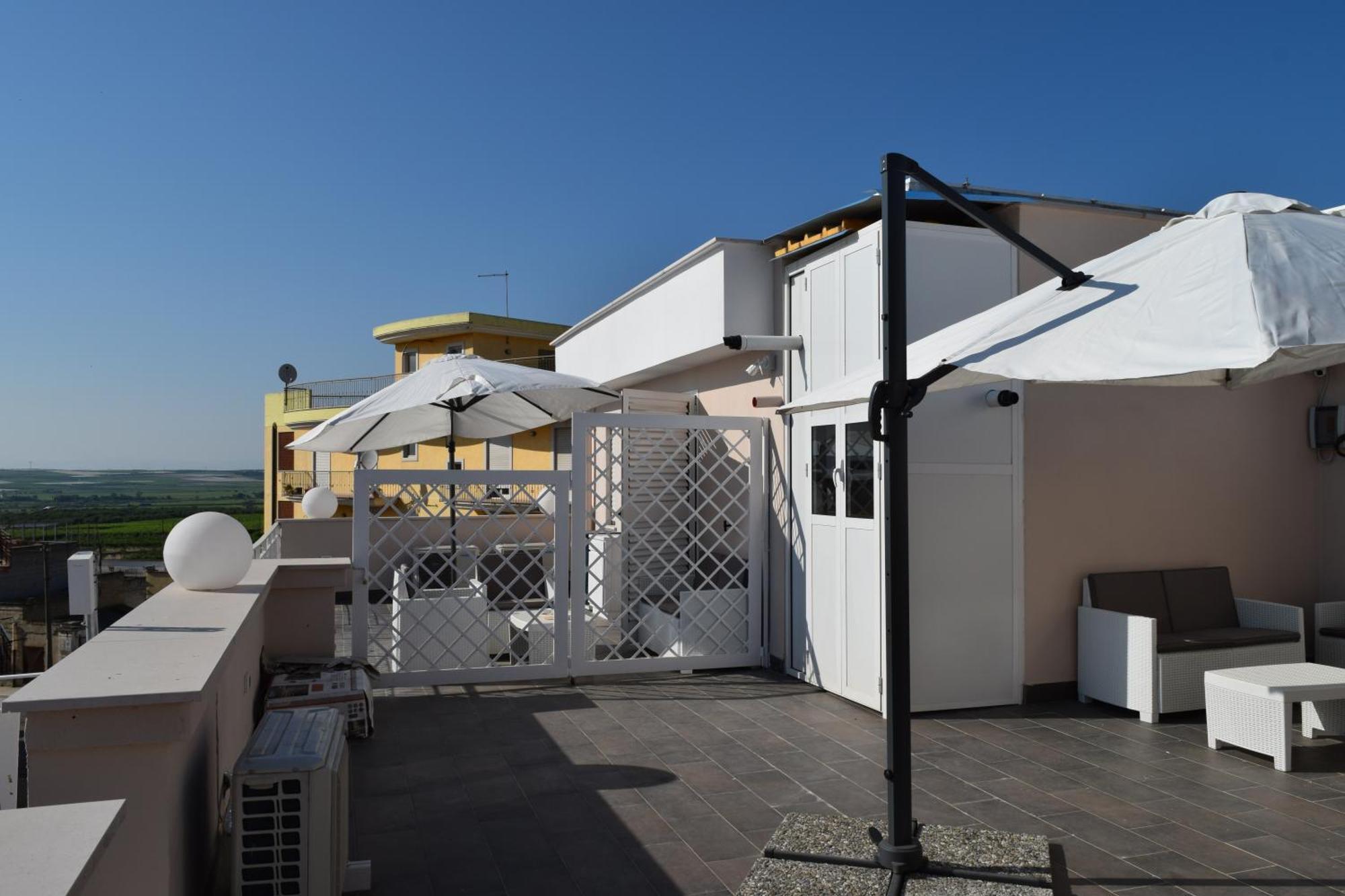 Domus Al Corso Con Servizio B&B คาโนซา ดิ พูเจลีย ภายนอก รูปภาพ