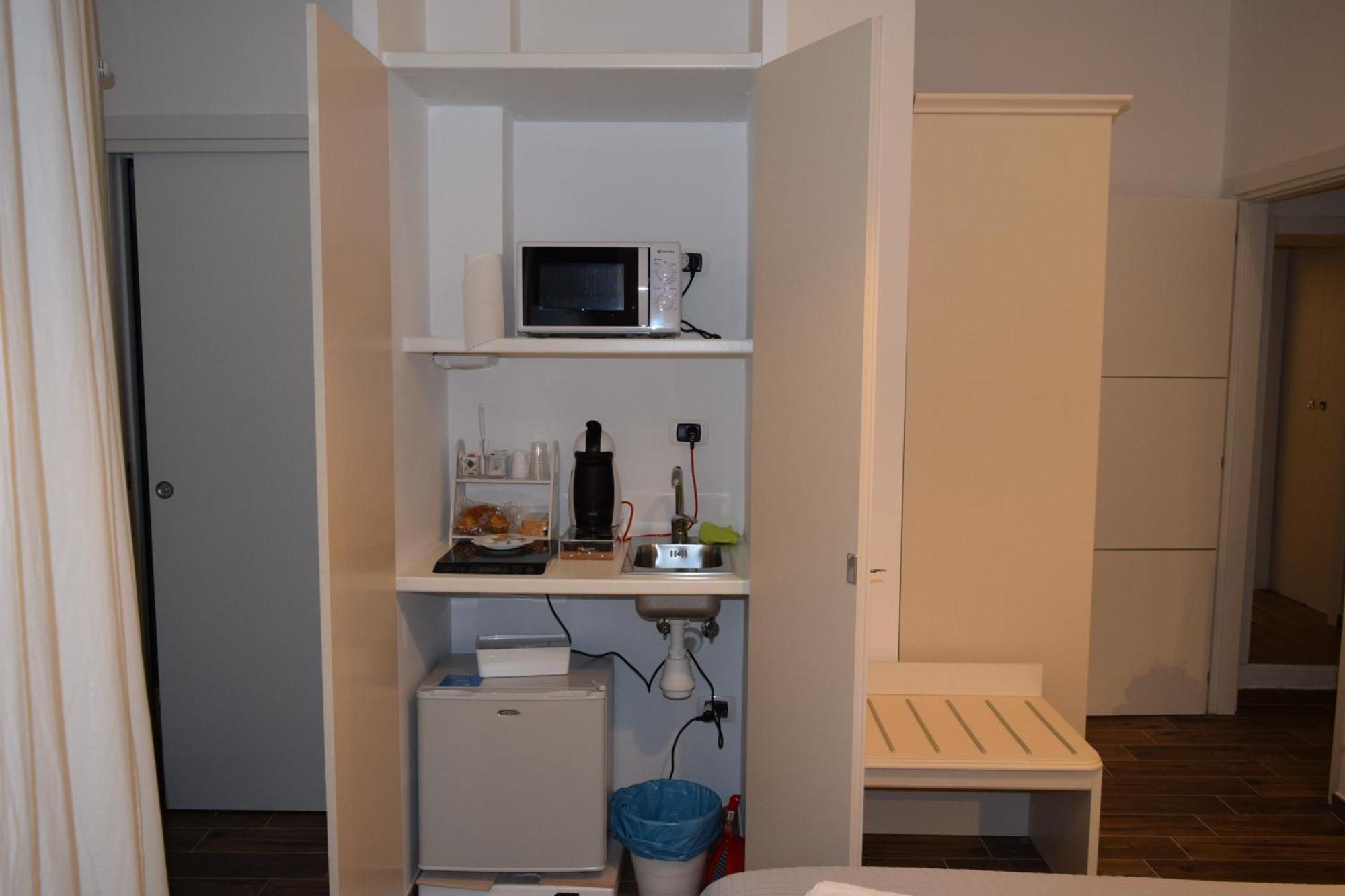 Domus Al Corso Con Servizio B&B คาโนซา ดิ พูเจลีย ภายนอก รูปภาพ