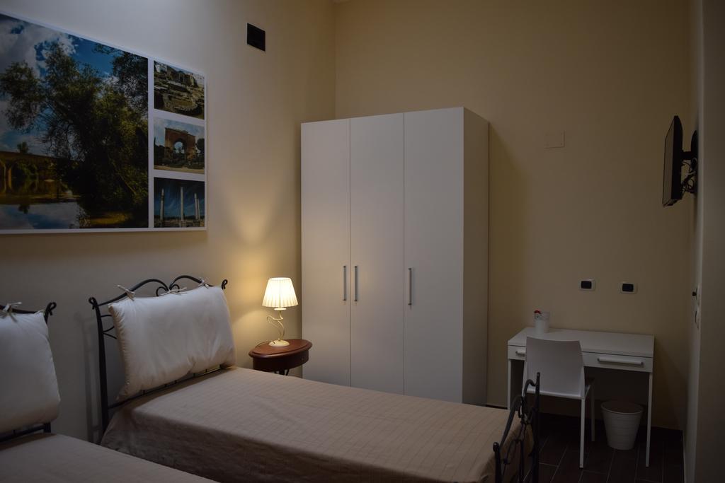 Domus Al Corso Con Servizio B&B คาโนซา ดิ พูเจลีย ห้อง รูปภาพ
