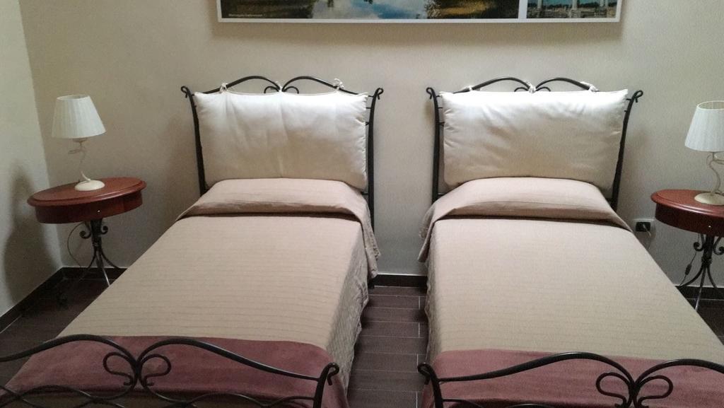 Domus Al Corso Con Servizio B&B คาโนซา ดิ พูเจลีย ภายนอก รูปภาพ
