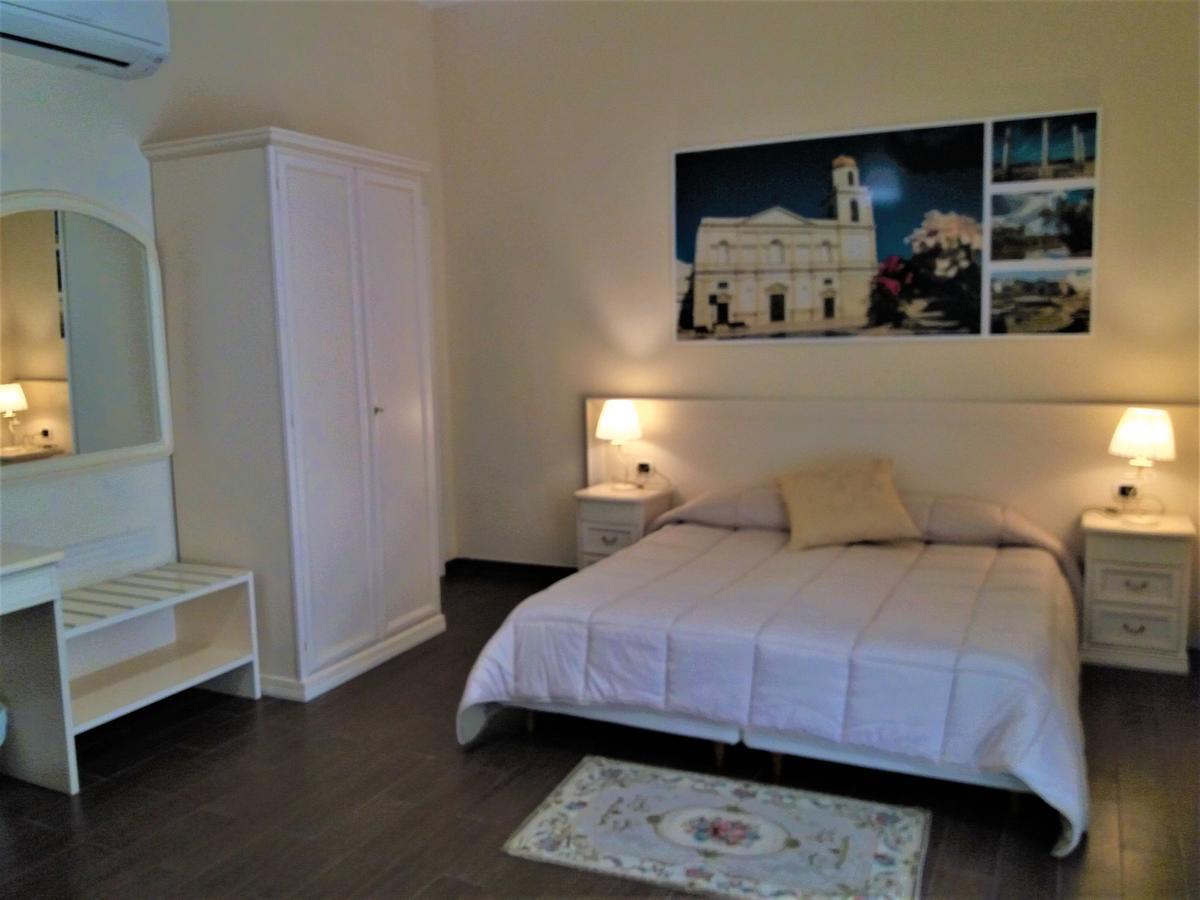 Domus Al Corso Con Servizio B&B คาโนซา ดิ พูเจลีย ภายนอก รูปภาพ