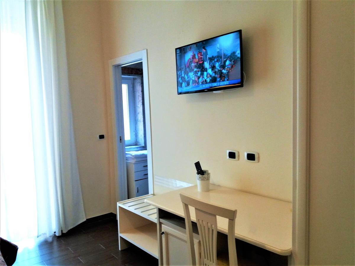 Domus Al Corso Con Servizio B&B คาโนซา ดิ พูเจลีย ภายนอก รูปภาพ
