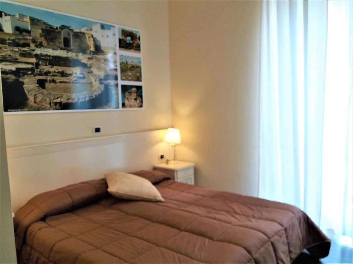 Domus Al Corso Con Servizio B&B คาโนซา ดิ พูเจลีย ภายนอก รูปภาพ