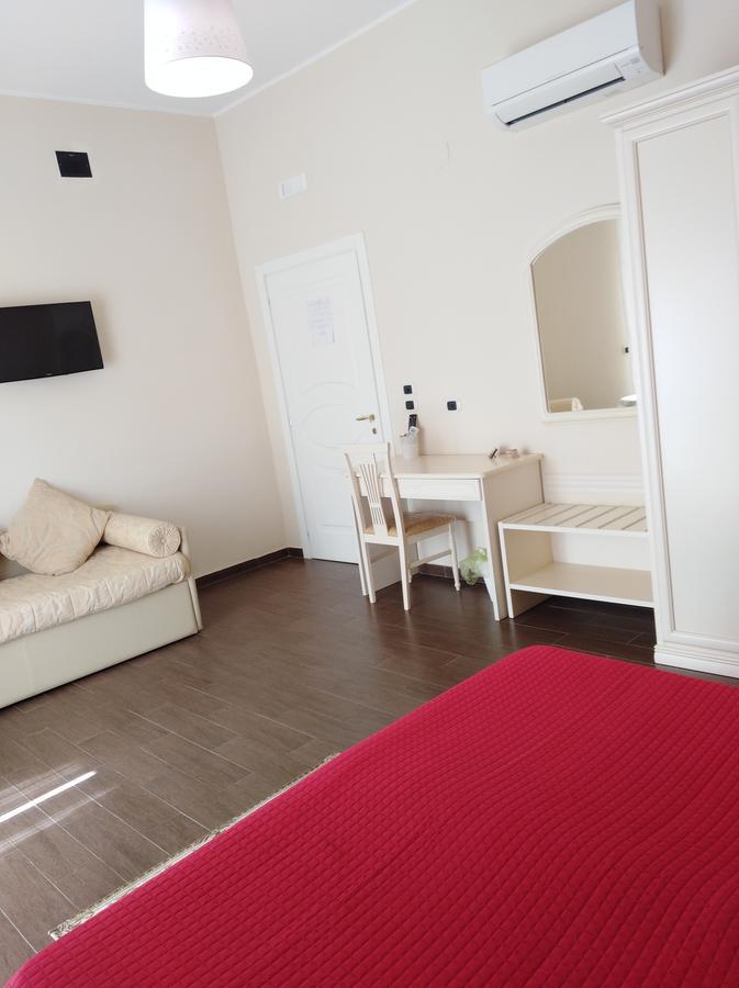 Domus Al Corso Con Servizio B&B คาโนซา ดิ พูเจลีย ภายนอก รูปภาพ