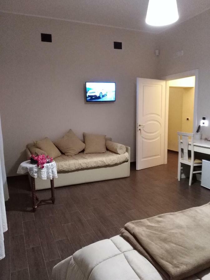 Domus Al Corso Con Servizio B&B คาโนซา ดิ พูเจลีย ภายนอก รูปภาพ