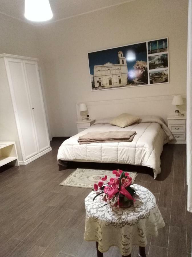 Domus Al Corso Con Servizio B&B คาโนซา ดิ พูเจลีย ภายนอก รูปภาพ