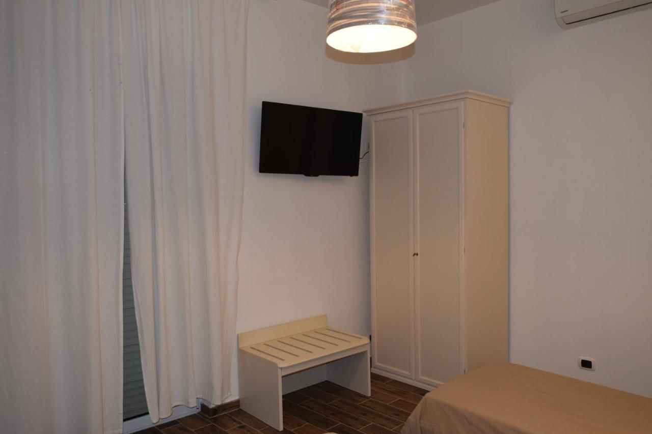 Domus Al Corso Con Servizio B&B คาโนซา ดิ พูเจลีย ภายนอก รูปภาพ